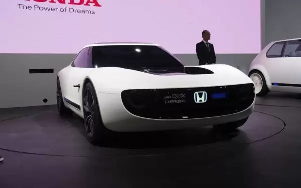 Honda-Sport-EV-Concept-Grinning-front-Tokyo-Motor-Show-2017