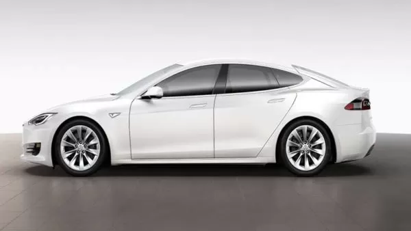 Tesla-S-75-D-side-View,-Release-in-Pakistan