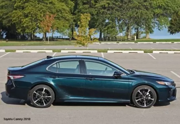 Toyota-Camry-2018-side-image