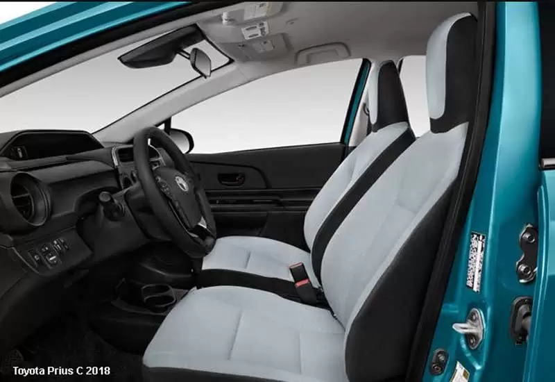 Toyota-Prius-C-2018-front-seats