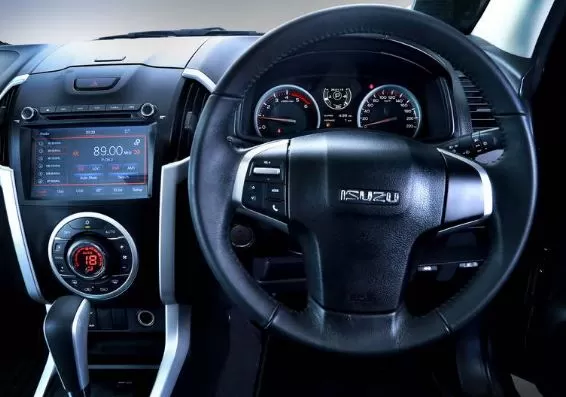 2020 isuzu D-Max steering wheel & controls