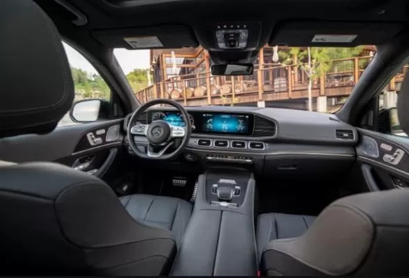 2020 Mercedes Benz GLS interior front cabin