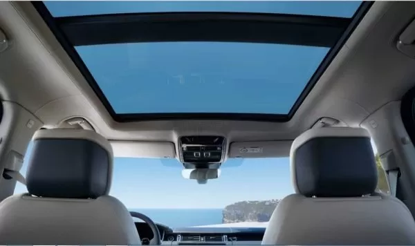 2020 Range Rover vogue panoramic view