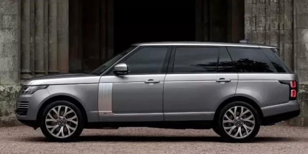 2020 Range Rover vogue side view