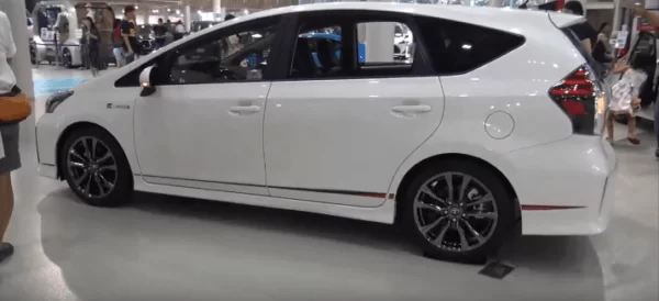 2020 Toyota Prius Alpha Side View