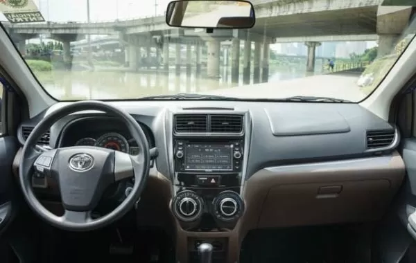 2015 Toyota Avanza interior view