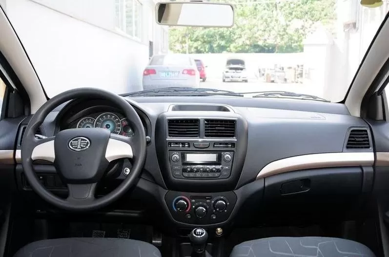 2018 faw Vita V5 dashboard and controls close view