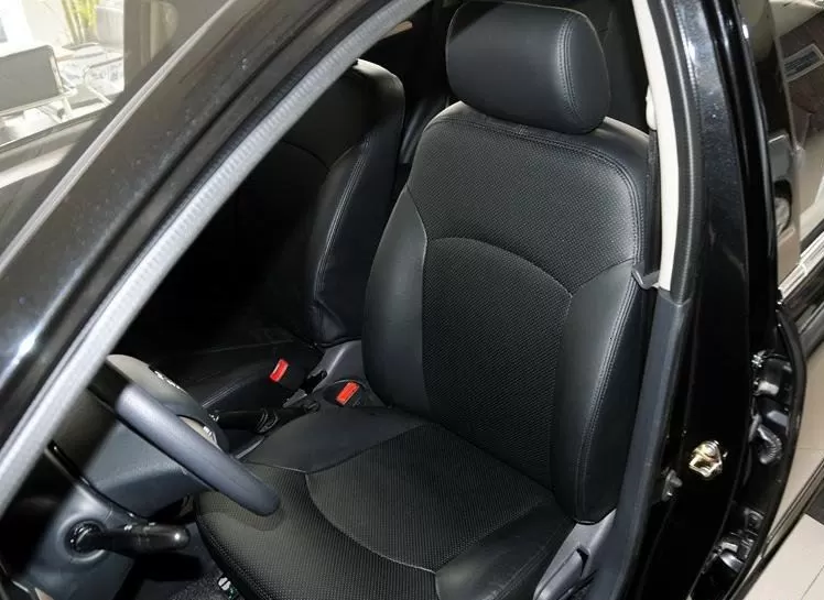 2018 faw Vita V5 front seats close view