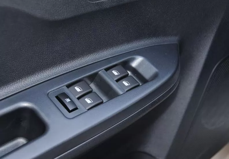 2018 faw Vita V5 interior windows buttons