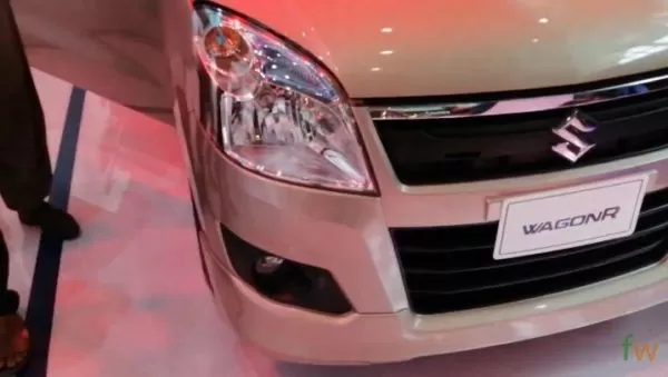 2020 Suzuki Wagon R Close Headlights view