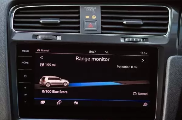 2020 Volkswagen E-Golf infotainment screen close view