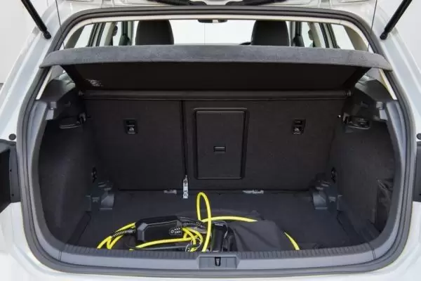 2020 Volkswagen E-Golf luggage area view