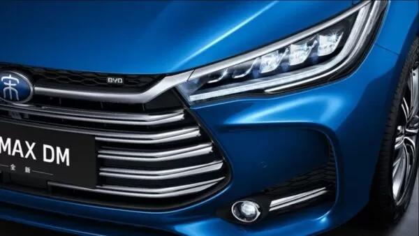 1st Generation BYD Song Max PHEV front headlamps and fog lamps