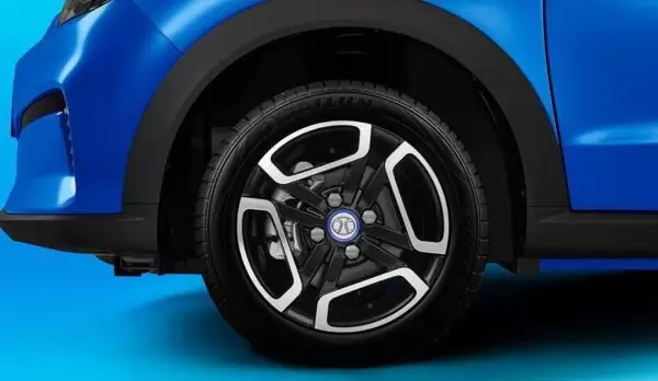 1st Generation BAIC EC3 EV hatchback wheel view