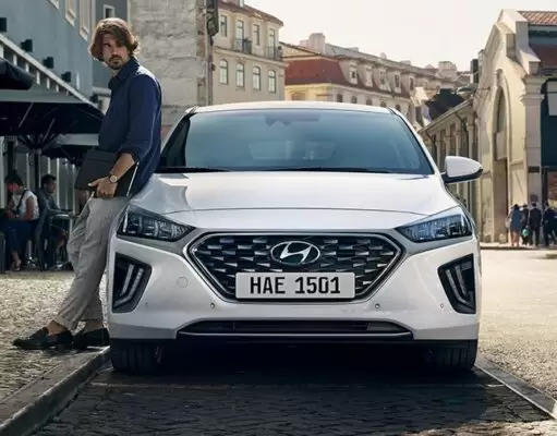 1st Generation Hyundai Ioniq Hybrid sedan front view