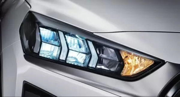1st Generation Hyundai Ioniq Hybrid sedan headlamps