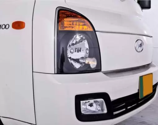 4th Generation Hyundai Porter H 100 Pickup Truck headlamps and fog lights