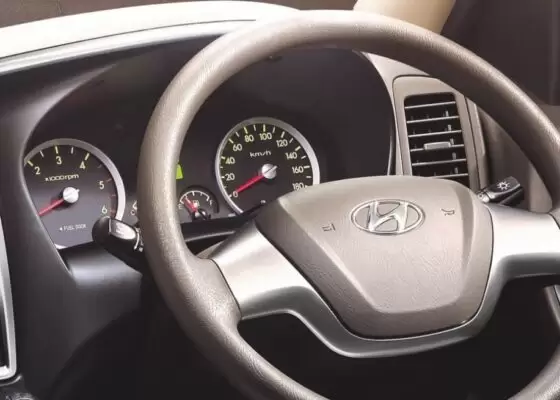 4th Generation Hyundai Porter H 100 Pickup Truck steering wheel