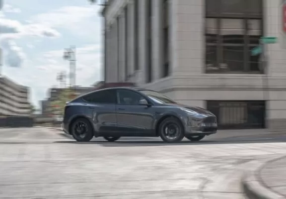 Tesla Model Y Smart SUV title image Tesla Model Y Smart SUV title image