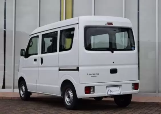 8th Generation Mitsubishi mini cab Rear view