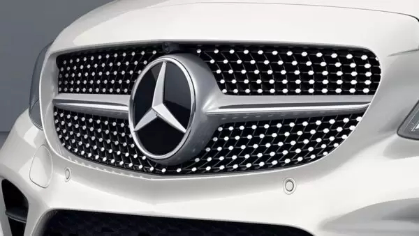 W205 Mercedes Benz C300 Sedan grille close view