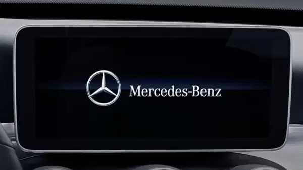 W205 Mercedes Benz C300 Sedan infotainment screen view