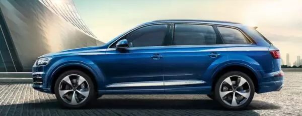 2nd Generation audi Q7 SUV full side view