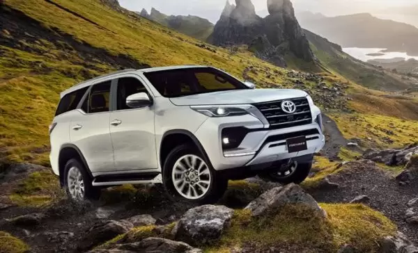 2nd generation facelifted toyota fortuner suv front view