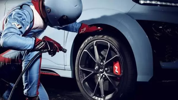 hyundai kona N high performance sportier small suv wheel view
