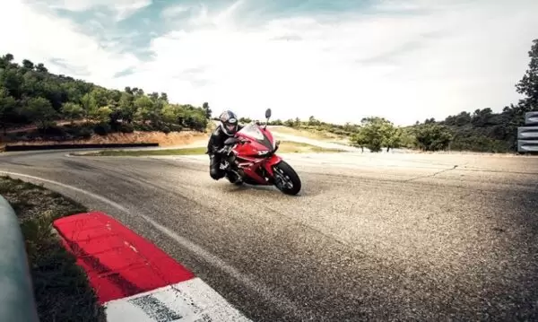honda cbr 500r heavy bike on the run