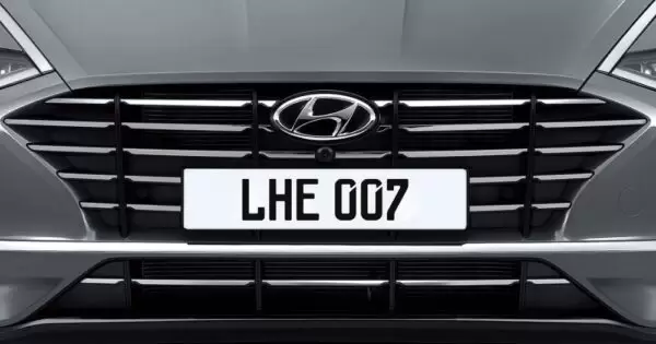 Hyundai Sonata Sedan 8th Generation hexagonal front grille