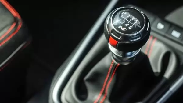 Hyundai i20 hatchback 3rd generation transmission view