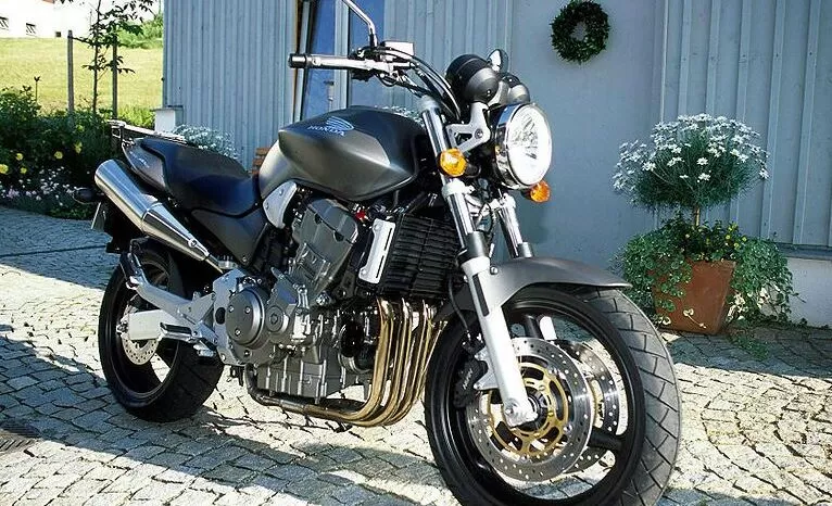 Honda CB 900F Hornet Motor Bike feature image