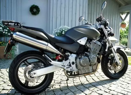 Honda CB 900F Hornet Motor Bike full view title image