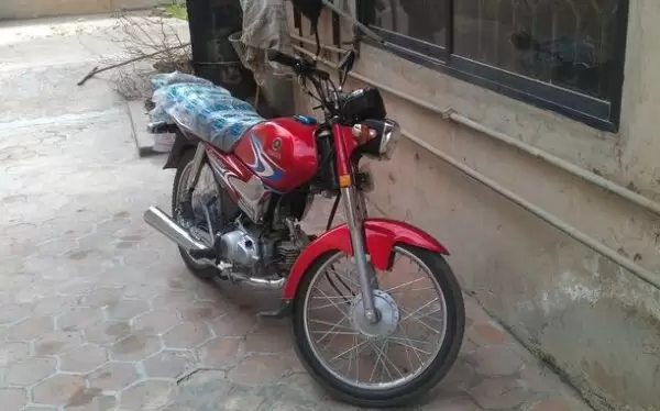 Yamaha YD100 Junoon Motor bike front view