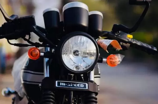 High Speed Infinity 150 cc Motor Bike headlamp close view