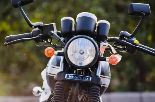 High Speed Infinity 150 cc Motor Bike headlamp view