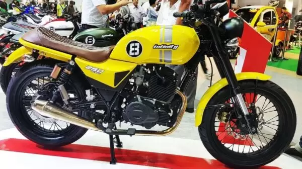 High Speed Infinity 150 cc Motor Bike in yellow color