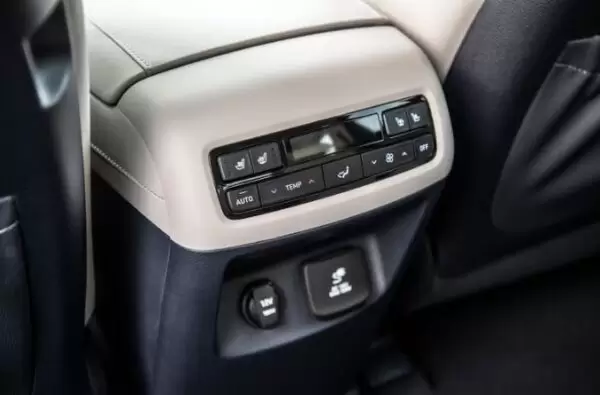 Hyundai Palisade SUV 1st Generation Facelift rear climate control buttons