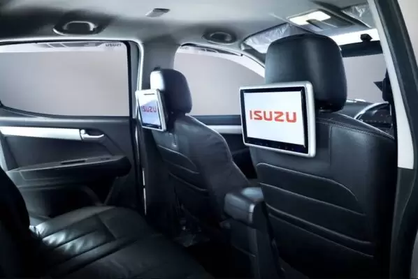 Isuzu D Max V Cross Pickup Truck 2nd Gen facelift rear seats infotainment screens