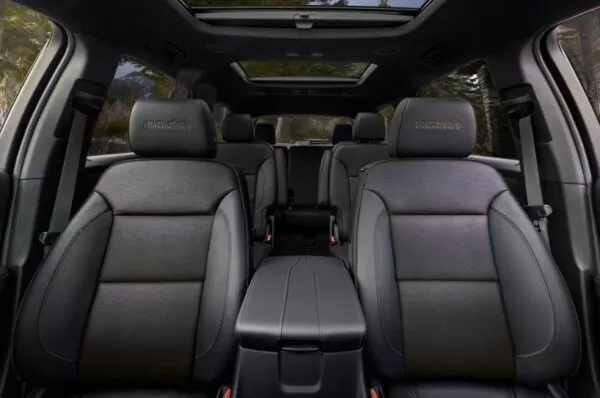 Chevrolet Traverse SUV 2nd Generation facelift front seats view