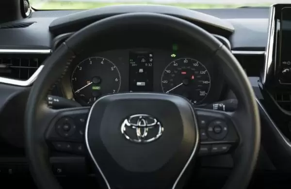 Toyota Corolla Sedan 12th Generation instrument cluster view