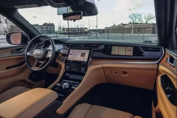 Jeep Grand Cherokee suv 5th generation front cabin interior full view