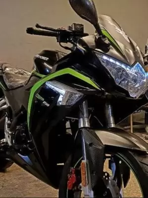 Super Power Sultan SP 250cc Sports Bike front headlamps view