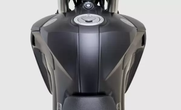 Benelli 180s Sports Bike black fuel tank design