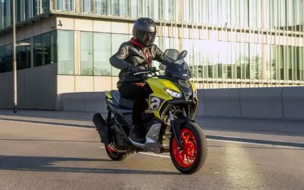 Aprilia SR GT Scooter front view