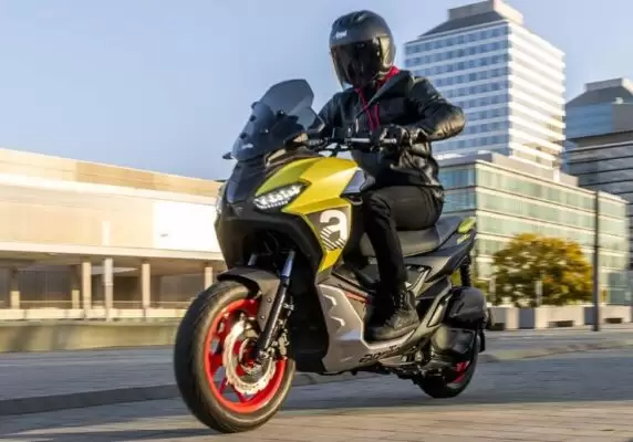 Aprilia SR GT Scooter full view