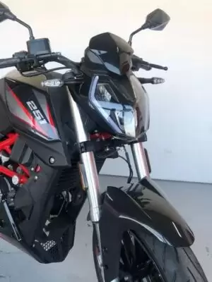 Benelli 251S Sports Motorcycle headlamp view