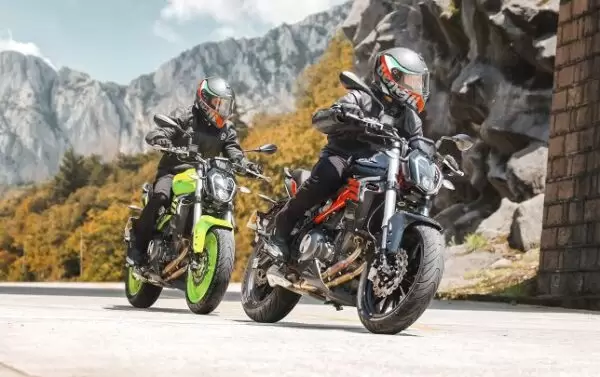 Benelli 302S Sports Motorcycle color options