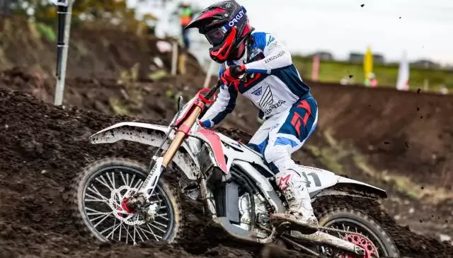 Honda's Electric Dirt Bike Prototype Impressive Debut and Shines in First Race